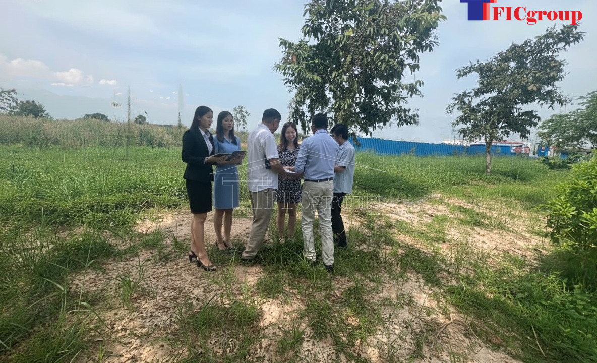 TTTFIC Group representatives and business delegates attending an industrial investment meeting with planning maps of Phu Sam Go Dau Nam Industrial Park in Vietnam.